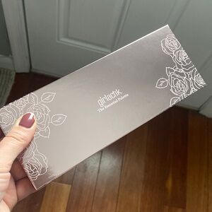 Girlactik the essential palette
